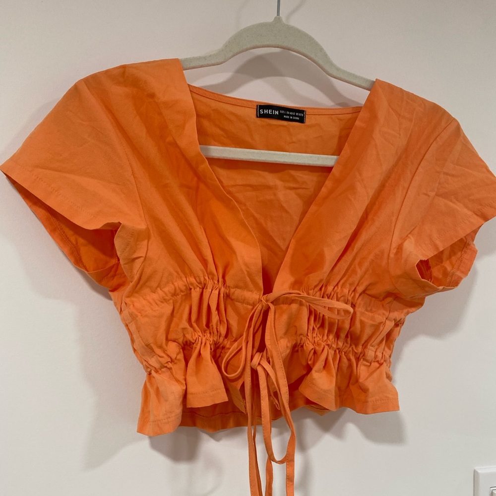 Front tie top